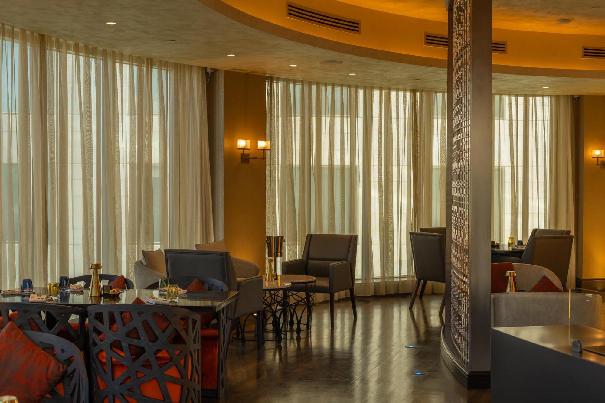 Signia By Hilton 5*